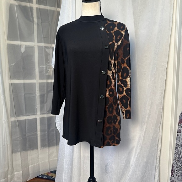 3/$20 💥 Leopard Animal Print & Black Mock Neck Blouse 3/4 Sleeve Stretchy Chic - Picture 3 of 14